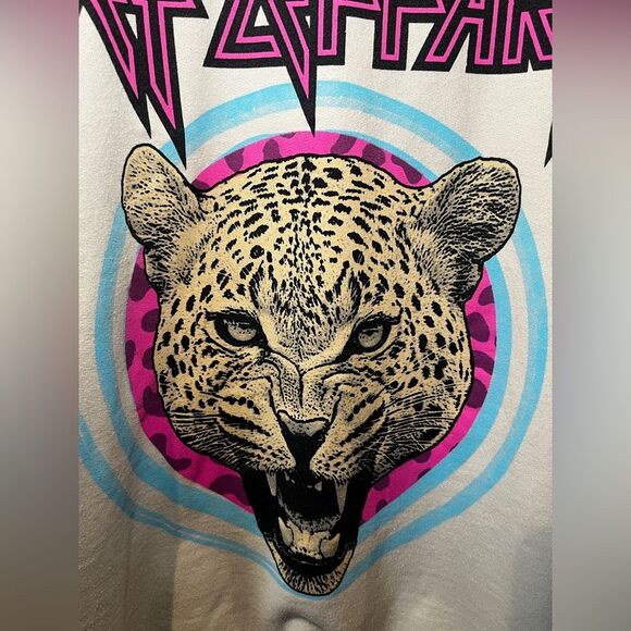 Def Leppard Sweatshirt  Size M Beige Crewneck - Picture 2 of 9